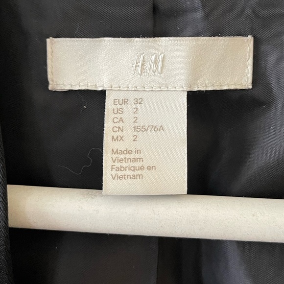 H&M black blazer - Picture 2 of 2